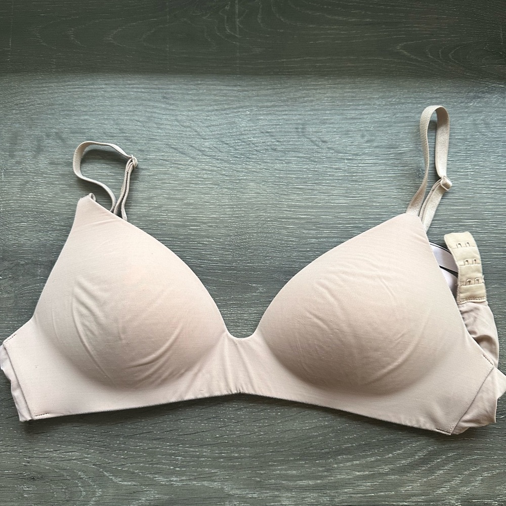 32C cream victorias secret t-shirt bra!!